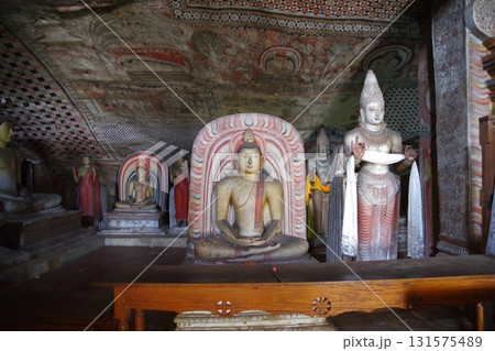 スリランカ 世界遺産ランギリ・ダンブッラの石窟寺院 スリランカ 世界遺産ランギリ・ダンブッラの石窟寺院 131575489