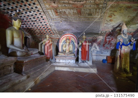 スリランカ　世界遺産ランギリ・ダンブッラの石窟寺院 131575490