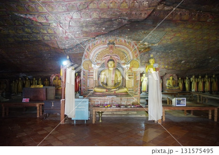 スリランカ 世界遺産ランギリ・ダンブッラの石窟寺院 スリランカ 世界遺産ランギリ・ダンブッラの石窟寺院 131575495