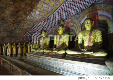 スリランカ 世界遺産ランギリ・ダンブッラの石窟寺院 スリランカ 世界遺産ランギリ・ダンブッラの石窟寺院 131575500
