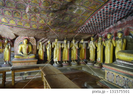 スリランカ 世界遺産ランギリ・ダンブッラの石窟寺院 スリランカ 世界遺産ランギリ・ダンブッラの石窟寺院 131575501