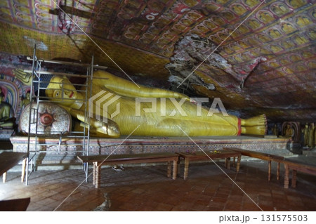 スリランカ 世界遺産ランギリ・ダンブッラの石窟寺院 スリランカ 世界遺産ランギリ・ダンブッラの石窟寺院 131575503