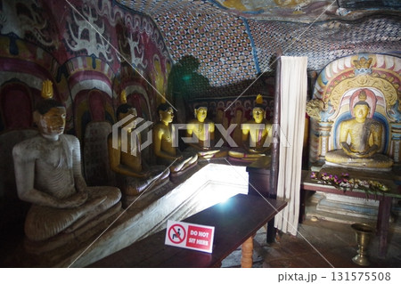 スリランカ　世界遺産ランギリ・ダンブッラの石窟寺院 131575508