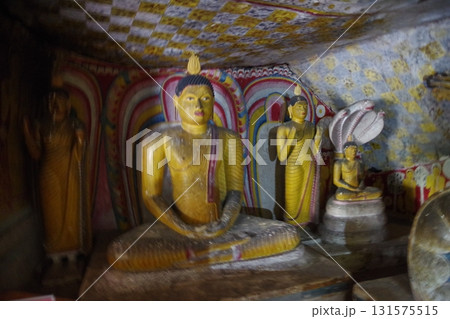 スリランカ 世界遺産ランギリ・ダンブッラの石窟寺院 スリランカ 世界遺産ランギリ・ダンブッラの石窟寺院 131575515