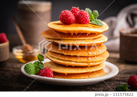 Homemade classic american pancakes 131575622