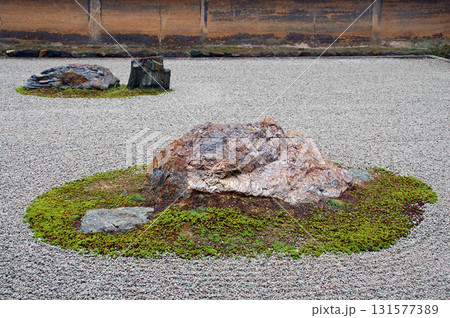 京都 龍安寺 石庭と油土塀 京都 龍安寺 石庭と油土塀 131577389