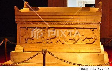 トルコ　イスタンブール　考古学博物館の至宝　サトラップの石棺 131577473