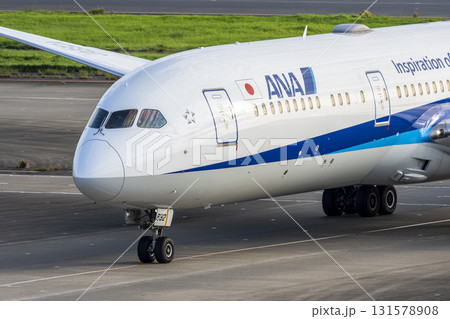 羽田空港の風景 タキシング中の飛行機 東京都大田区 羽田空港の風景 タキシング中の飛行機 東京都大田区 131578908