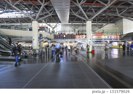台湾新幹線台南駅の1Fロビー 131579026