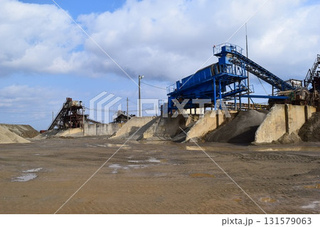砕石工場 建設資材の生産現場 131579063
