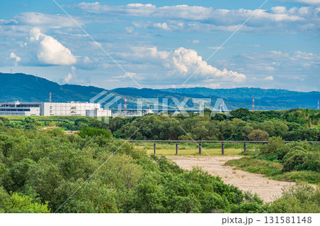木津川風景 上津屋橋(流れ橋) 京都南道路上からの景観 京都府八幡市 木津川風景 上津屋橋(流れ橋) 京都南道路上からの景観 京都府八幡市 131581148