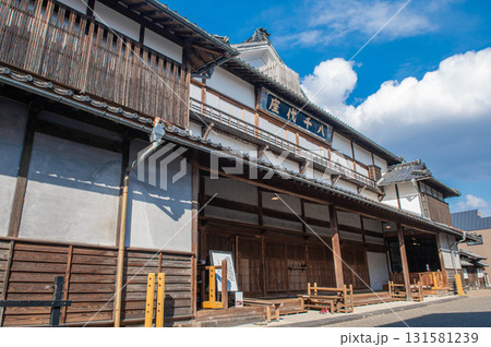 山鹿の歴史的な芝居小屋「八千代座」の外観 131581239