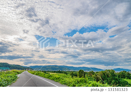 木津川堤防上の道 京奈和自転車道 京都府八幡市 木津川堤防上の道 京奈和自転車道 京都府八幡市 131581323