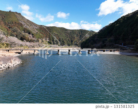 高知県越知町 上空から見た片岡沈下橋 高知県越知町 上空から見た片岡沈下橋 131581325