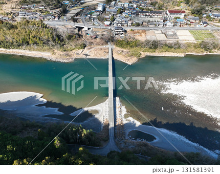 高知県越知町 上空から見た片岡沈下橋 高知県越知町 上空から見た片岡沈下橋 131581391