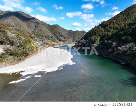 高知県越知町　仁淀川と片岡沈下橋 131581421