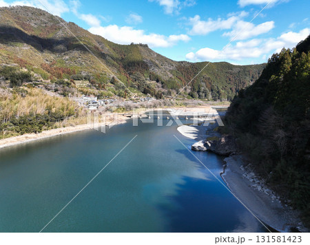 高知県越知町　仁淀川と片岡沈下橋 131581423