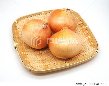 たまねぎ　3個セット （Onion） 131581558