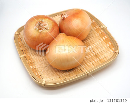 たまねぎ　3個セット （Onion） 131581559