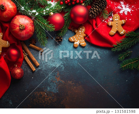 プレゼントと赤いリボンのクリスマス背景イメージ 131581598