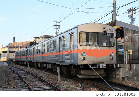 北陸鉄道石川線 野町駅に停車する7000系電車 北陸鉄道石川線 野町駅に停車する7000系電車 131581903