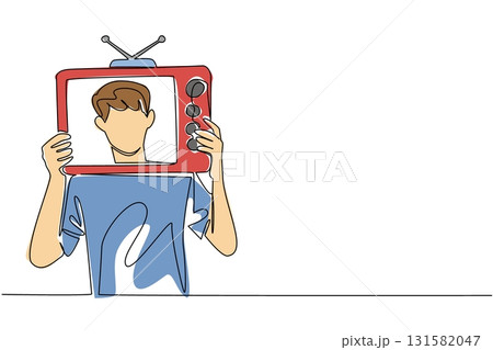 Single one line drawing a man in casual clothes holding an old television made of cardboard. Acting funny to entertain. Old technology. Inside Television. Continuous line design graphic illustration 131582047
