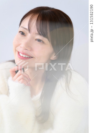 女性　キラキラ　冬 131582190