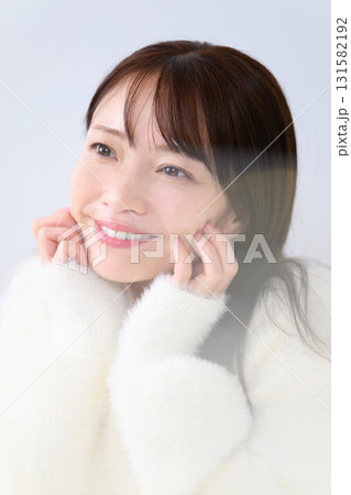 女性　キラキラ　冬 131582192