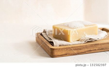 泡と水滴が演出するナチュラルソープ写真 泡と水滴が演出するナチュラルソープ写真 131582397