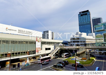 京阪電車枚方市駅東口の陸橋東側を臨む風景(2025年)　大阪府枚方市 131582473