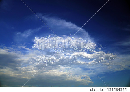 空に浮かぶ雲を見ていると何かに見えてくる 131584355