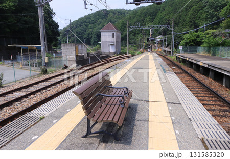 能勢電鉄 妙見口駅のホームと風景 能勢電鉄 妙見口駅のホームと風景 131585320