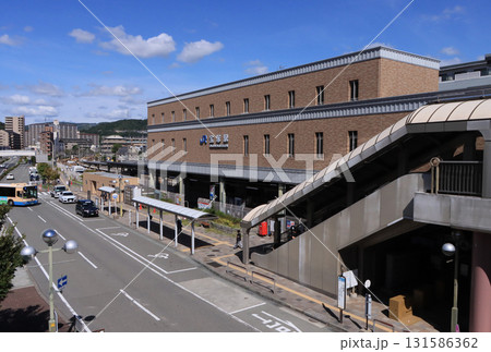 福知山線 宝塚駅の駅前風景 福知山線 宝塚駅の駅前風景 131586362