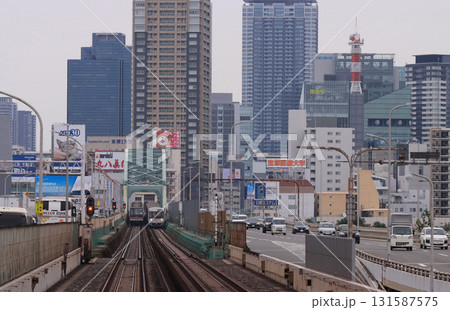 西中島南方駅から見た大阪の高層ビル群と御堂筋線 西中島南方駅から見た大阪の高層ビル群と御堂筋線 131587575
