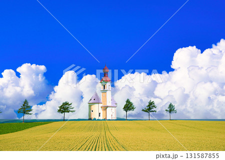 女満別のメルヘンの丘と教会合成 131587855