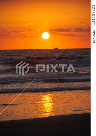 鹿島灘 鹿島港外港の日の出の風景 鹿島灘 鹿島港外港の日の出の風景 131588223