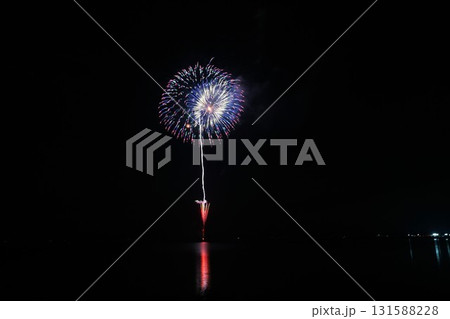 霞ヶ浦湖上の打ち上げ花火　小美玉市花火大会の風景 131588228