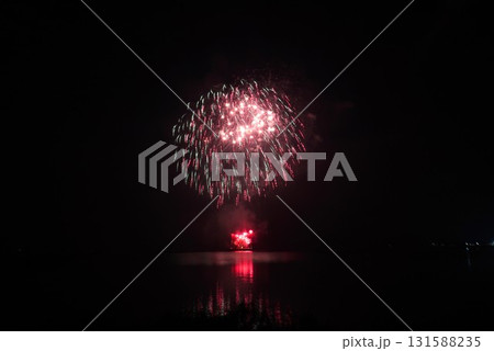 霞ヶ浦湖上の打ち上げ花火　小美玉市花火大会の風景 131588235