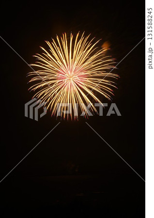 霞ヶ浦湖上の打ち上げ花火　小美玉市花火大会の風景 131588245