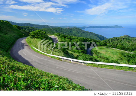 夏の爽やかな風が吹き抜ける竜泊ライン 131588312