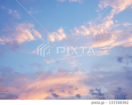 淡色の空と雲 131588362