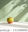 秋の静けさを感じるガラスのリンゴオブジェとグリーン背景のミニマルポスター素材 131588660
