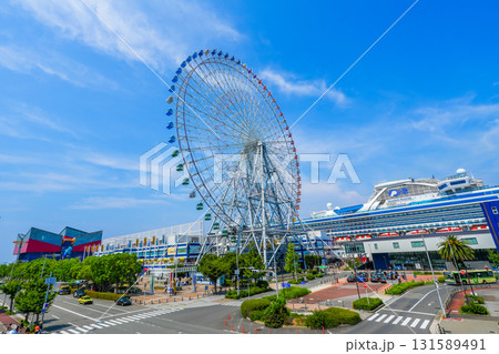 青空と天保山大観覧車の風景 青空と天保山大観覧車の風景 131589491