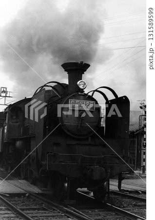 駅構内の蒸気機関車 駅構内の蒸気機関車 131589599