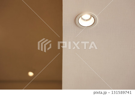 シンプルで美しいうウオールライト 131589741