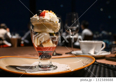 もいわ山ロープウェイ　展望台レストラン　夜景　夜パフェ 131589888