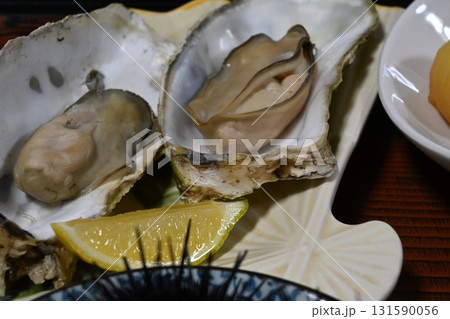 民宿の夕食 海鮮山盛り 毛がに ウニ 牡蠣 民宿の夕食 海鮮山盛り 毛がに ウニ 牡蠣 131590056