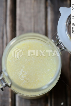 材料を混ぜたばかりで泡が出始めた自家製レモン塩麹 131592251