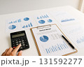 【資産運用と株式投資】電卓とグラフで市場を分析するファイナンシャルプランナーのデスク 131592277