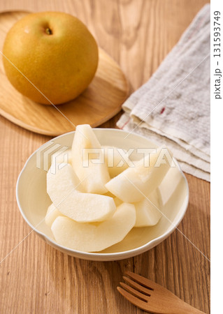 あきづき梨のカット盛り|秋の和梨・家庭のデザート あきづき梨のカット盛り|秋の和梨・家庭のデザート 131593749